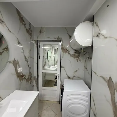 Chill Bllok * تيرانا