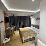 Chill Bllok * Τίρανα