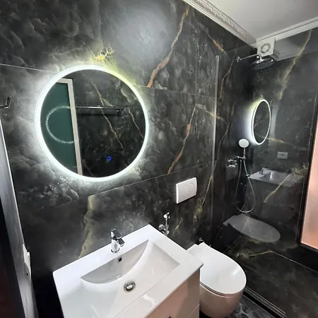 Chill Bllok * 地拉那