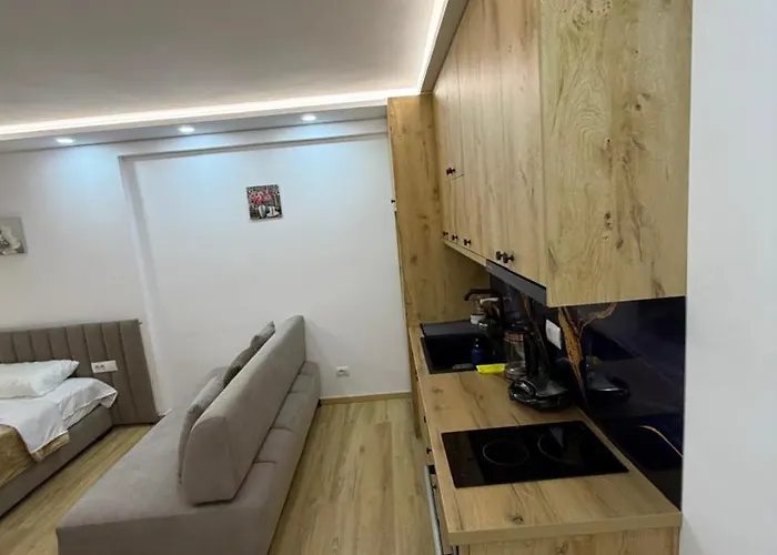 Chill Bllok * 地拉那