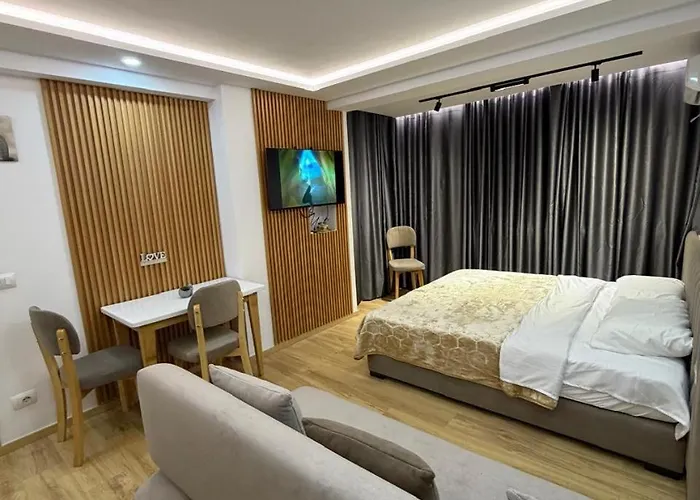 Chill Bllok * 地拉那